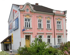 Dům, ve kterém sídlí nekuřácká restaurace Sklípek